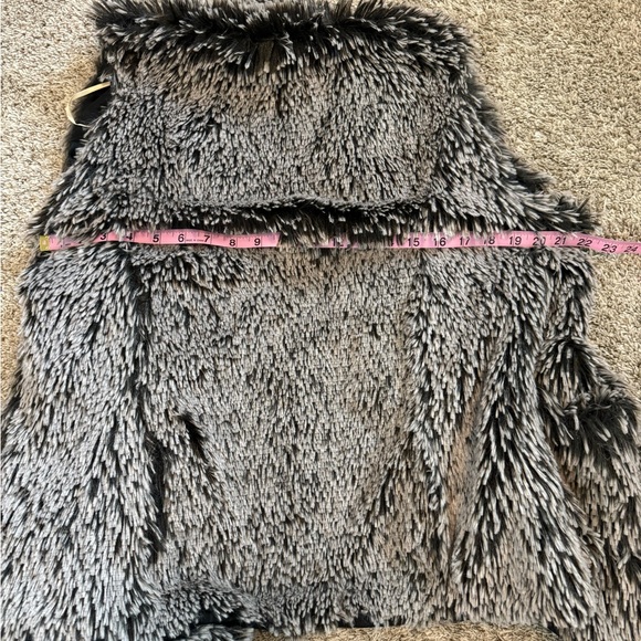 Democracy Faux Fur Vest - Picture 8 of 9